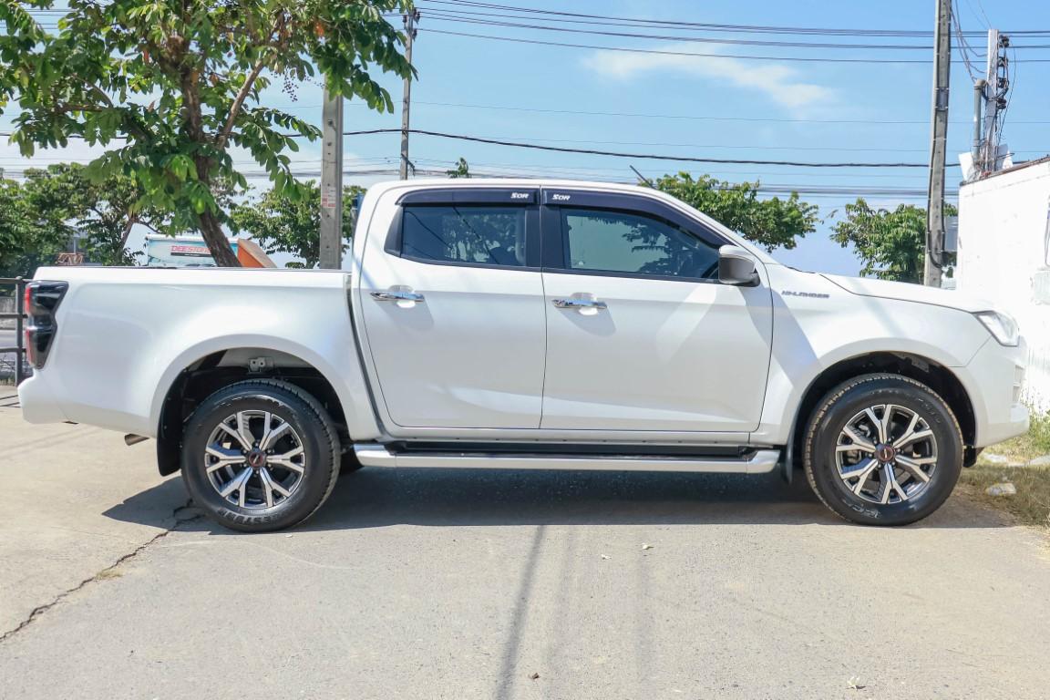 Isuzu Dmax Cab4 Hilander 1.9 ZP A/T 2023 *RK2111*